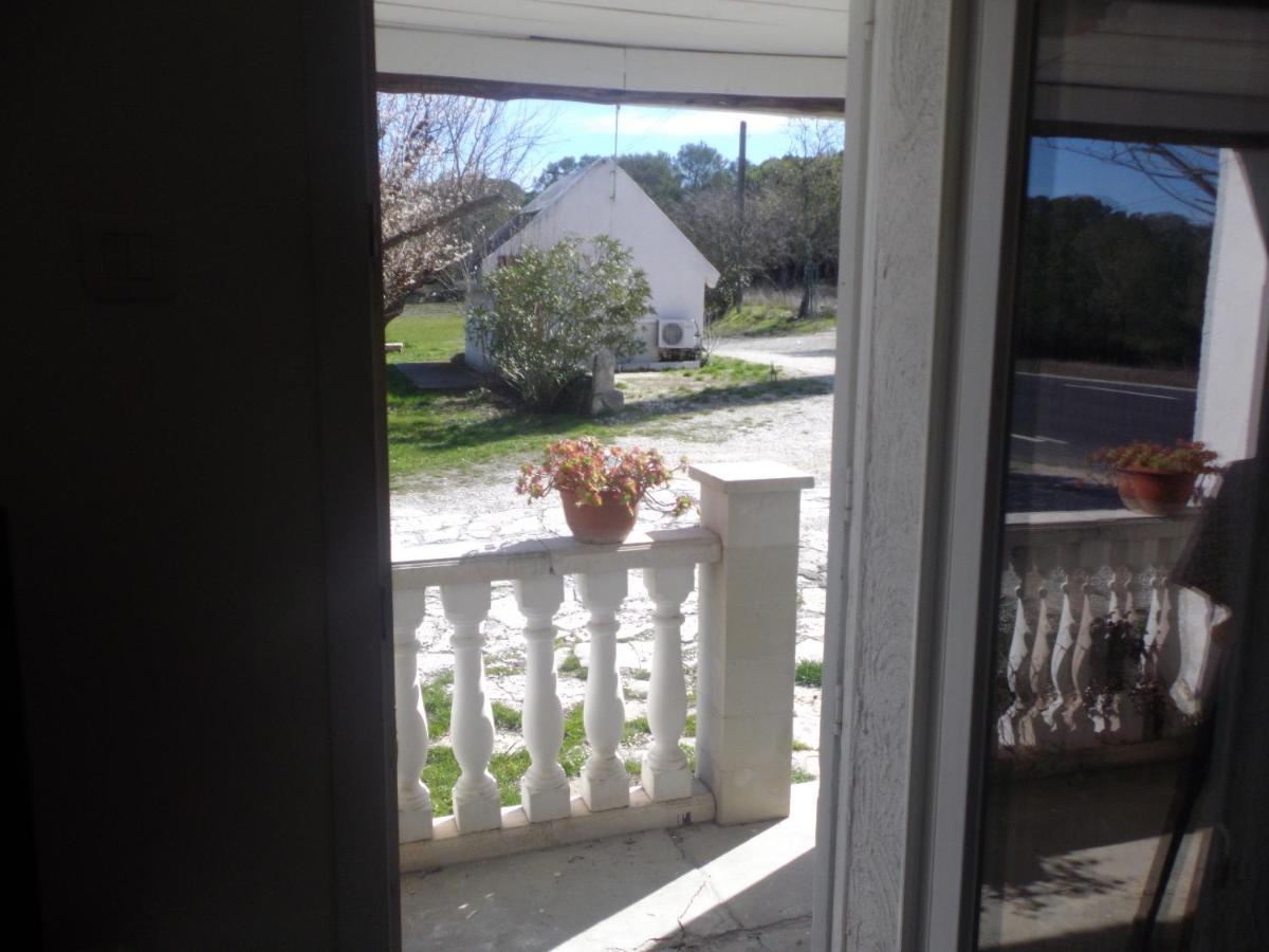 Auberge Des Garrigues Nimes Ngoại thất bức ảnh