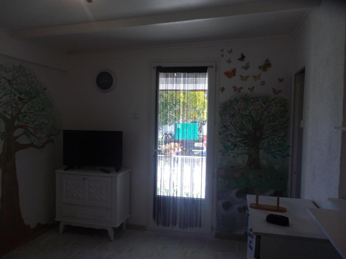 Auberge Des Garrigues Nimes Ngoại thất bức ảnh
