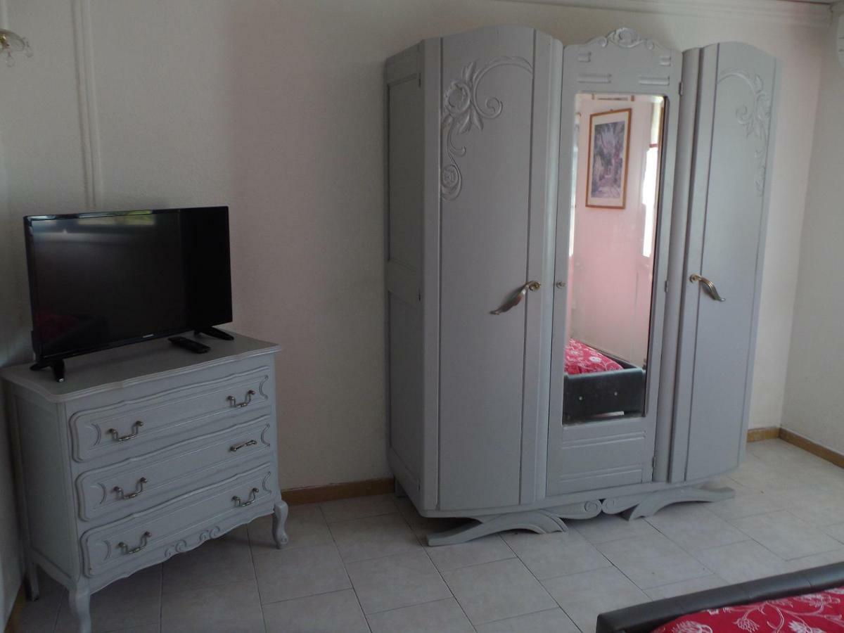 Auberge Des Garrigues Nimes Ngoại thất bức ảnh