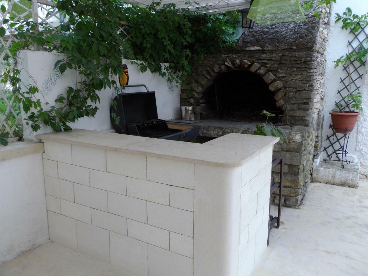 Auberge Des Garrigues Nimes Ngoại thất bức ảnh